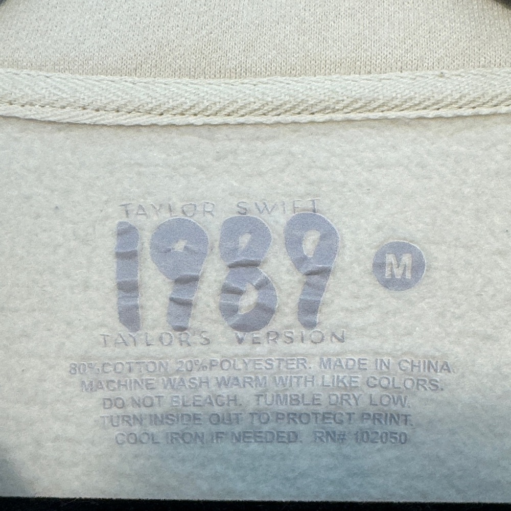 Official Taylor Swift “We Found Wonderland” 1989 Quarter Zip Pullover - Size M - Picture 3 of 9